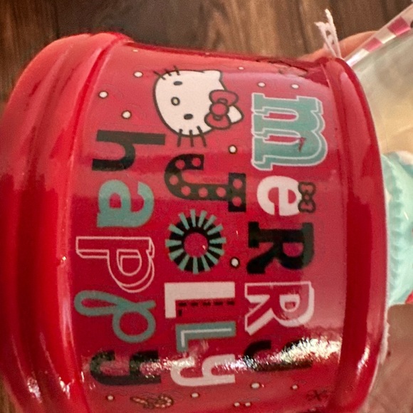 Hello Kitty Merry Jolly Happy Snow Globe - Picture 5 of 5